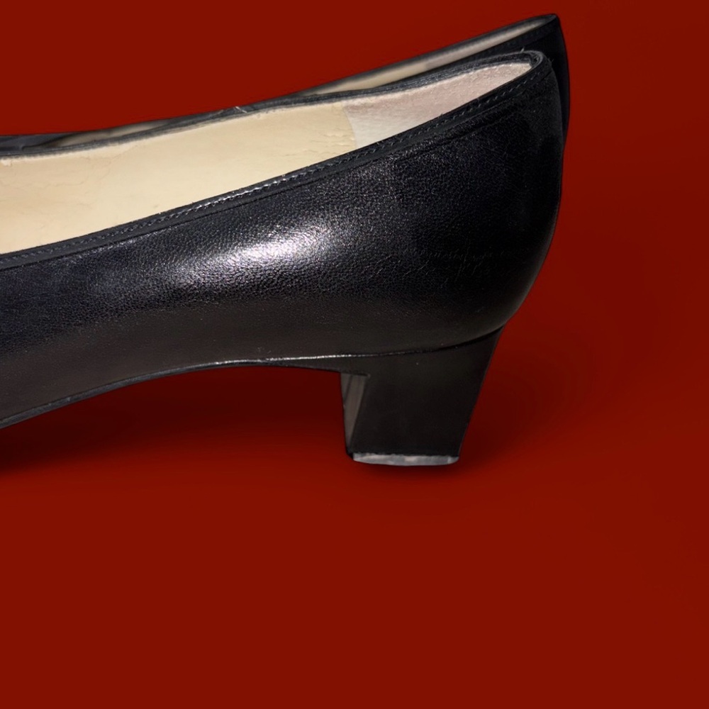 BLACK HEELS - Picture 2 of 3